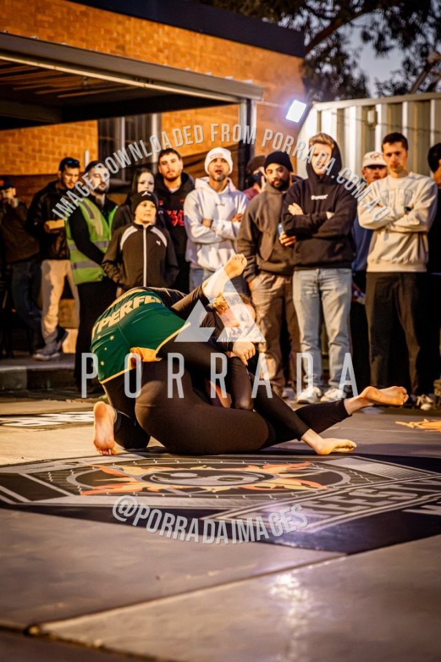 Porrada_Morena-Margione-v-Mia-Tabak014_20260815_173724